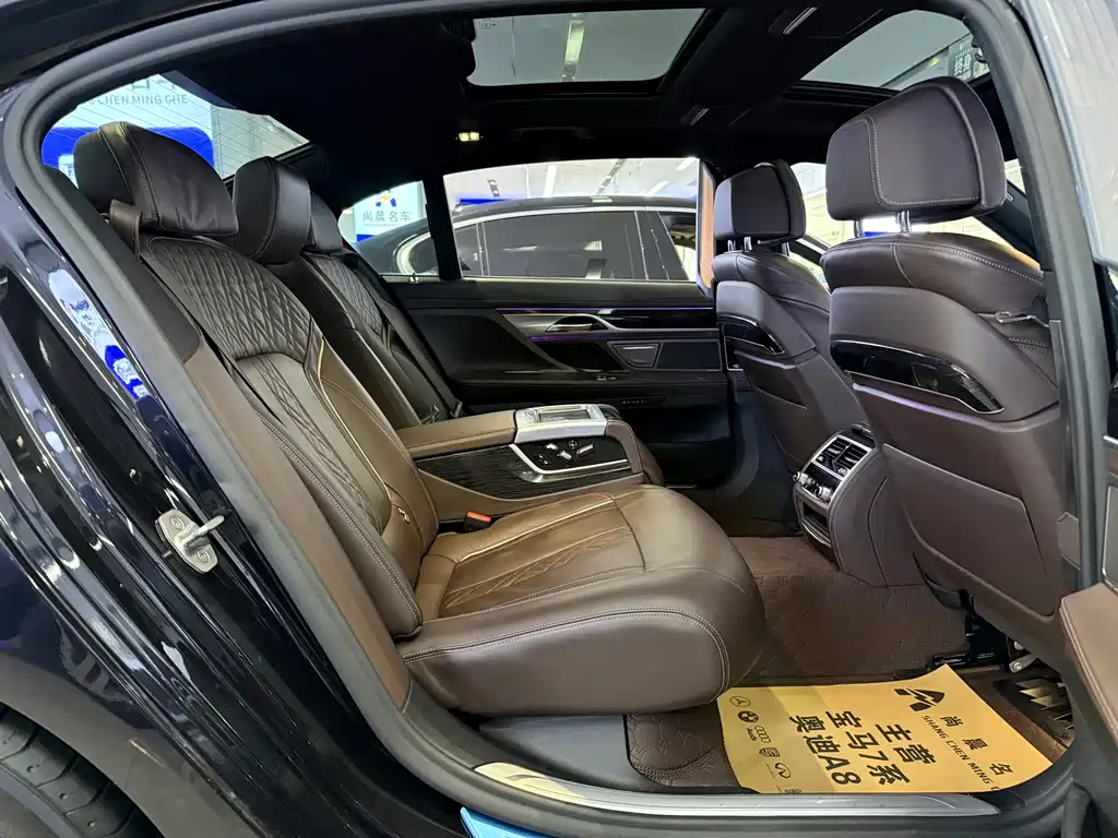 BMW 7 Series — фото 10