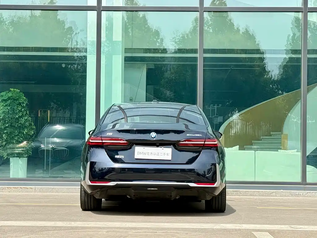 BMW i5 — фото 6