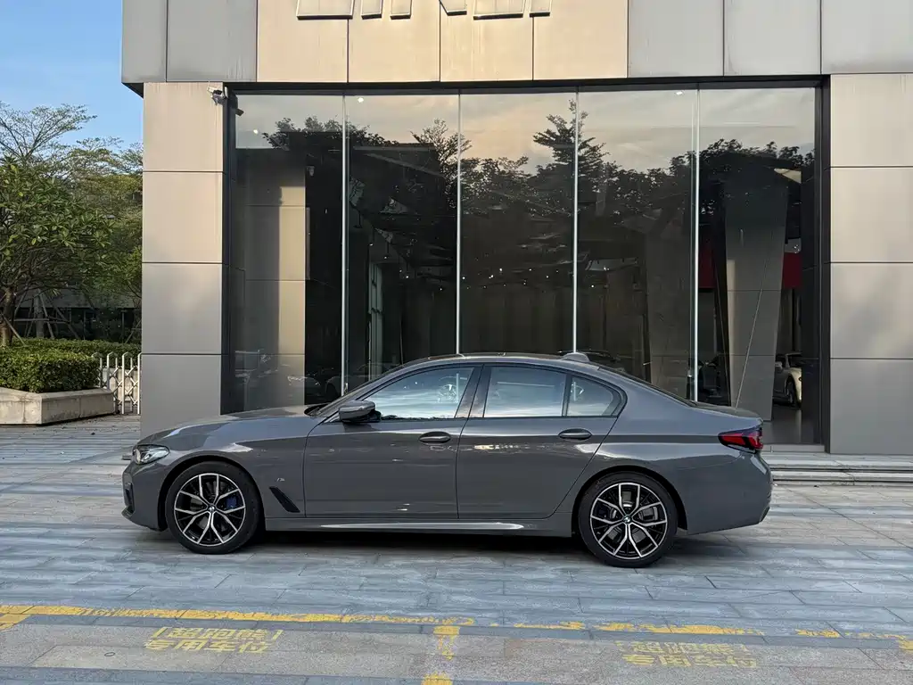 BMW 5 Series (Import) — фото 2