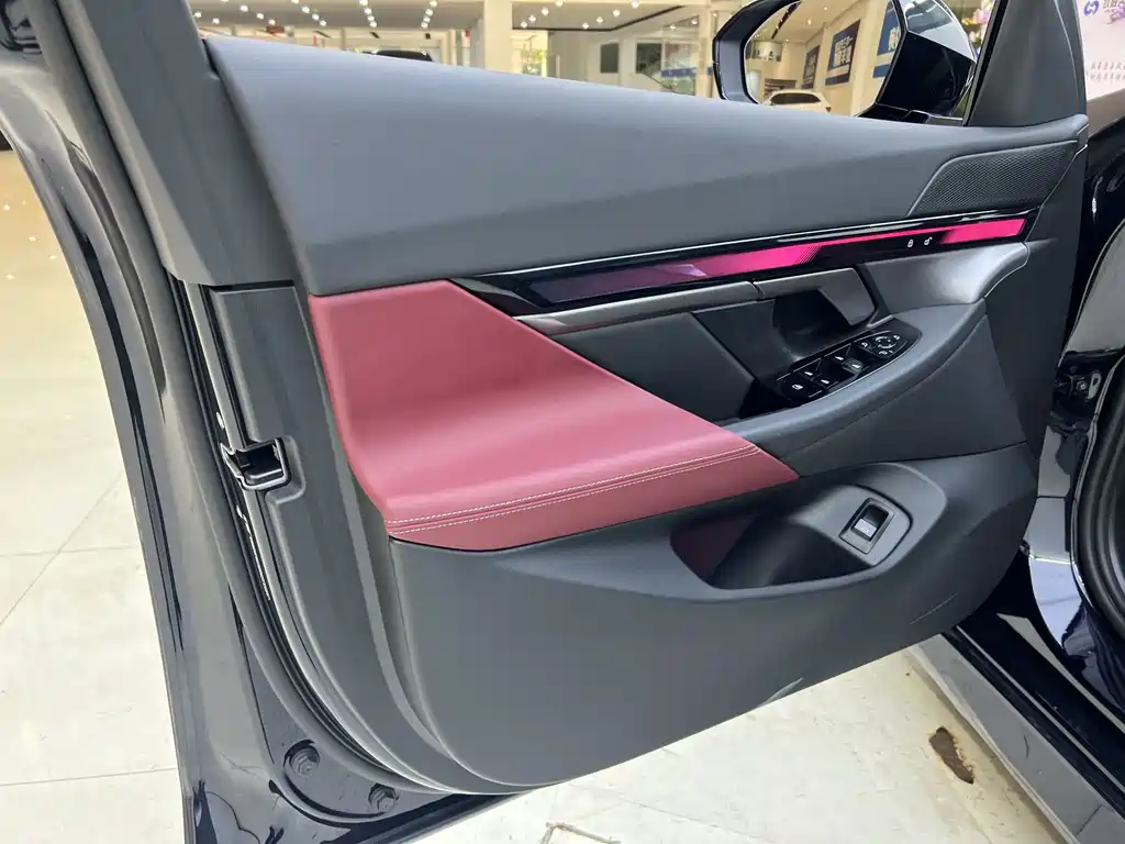 BMW 5 Series — фото 17