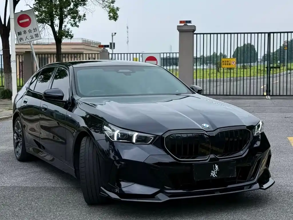 BMW 5 Series — фото 2