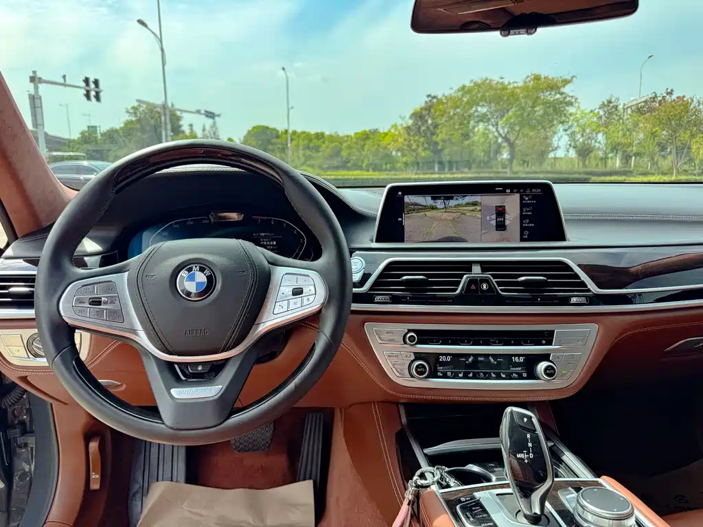 BMW 7 Series — фото 4