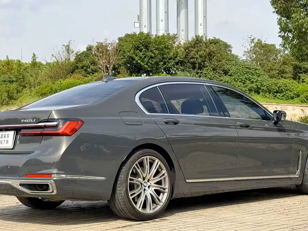 BMW 7 Series — фото 9