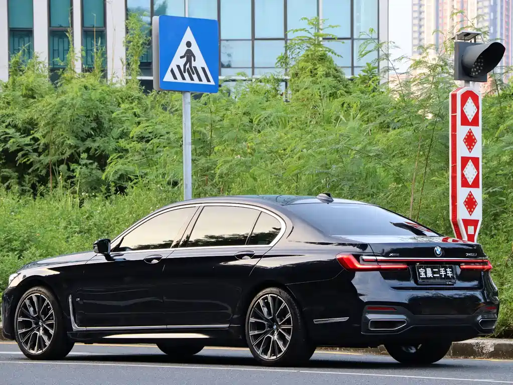 BMW 7 Series — фото 4