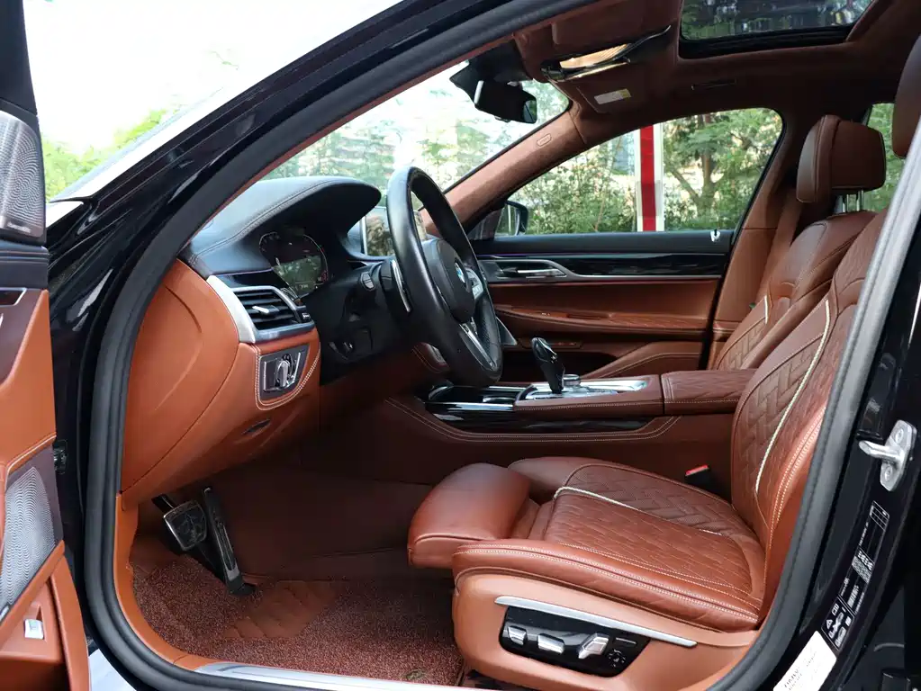 BMW 7 Series — фото 10