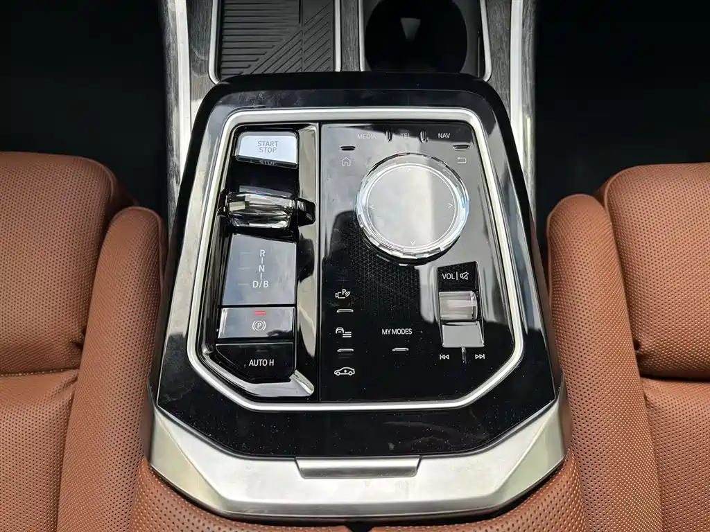 BMW i7 — фото 11
