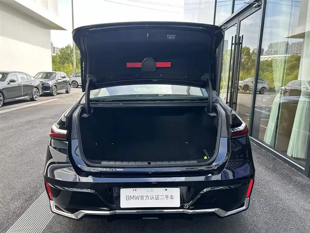 BMW i7 — фото 13