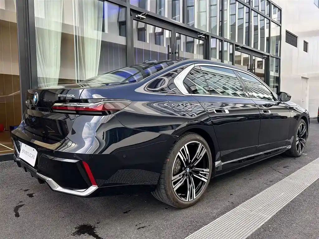 BMW i7 — фото 4