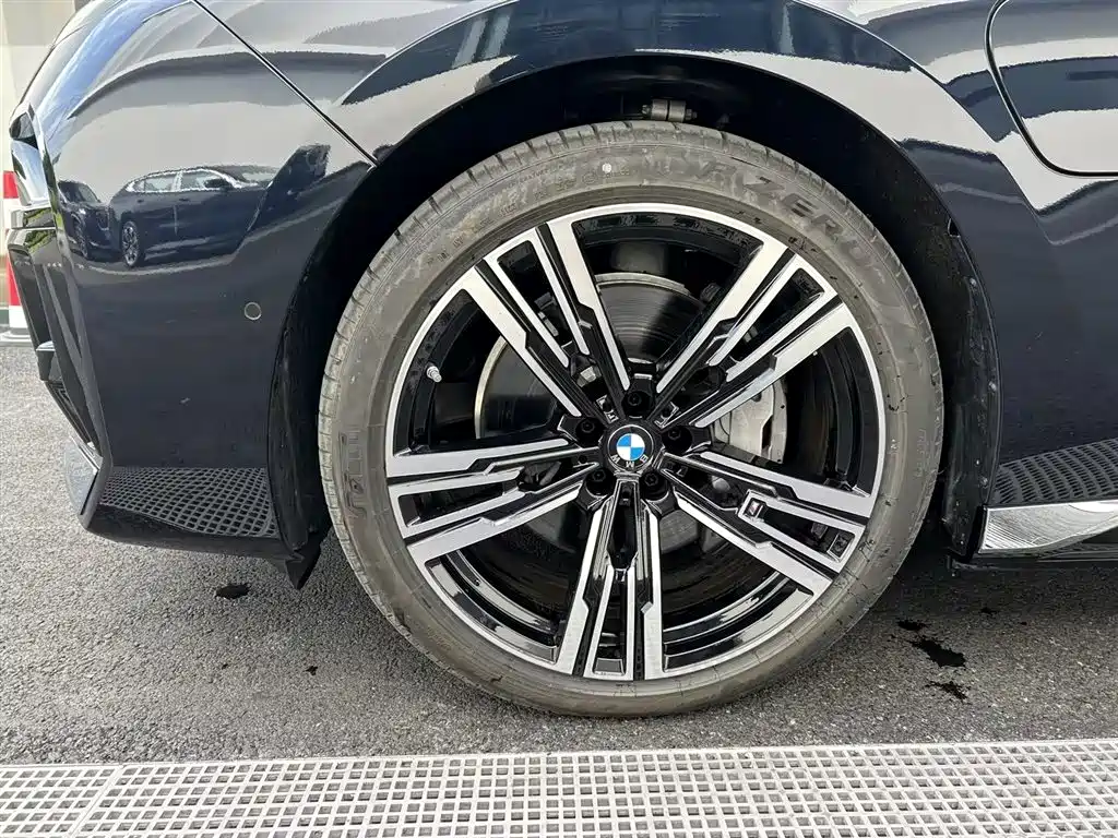 BMW i7 — фото 8