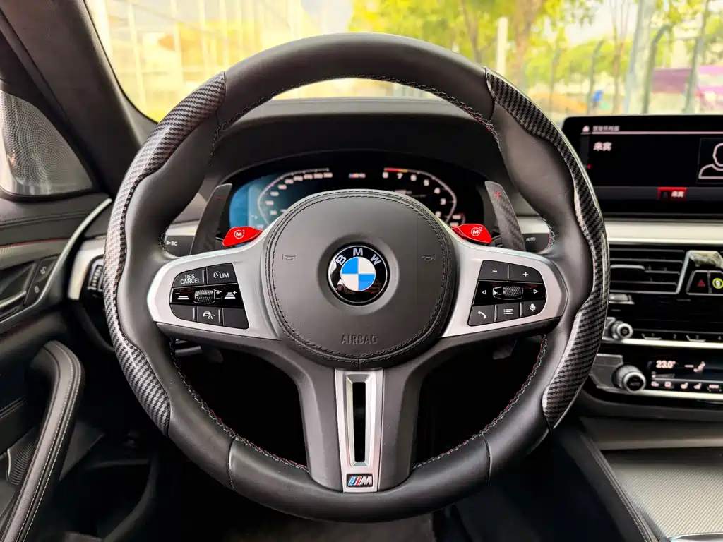 BMW M5 — фото 17