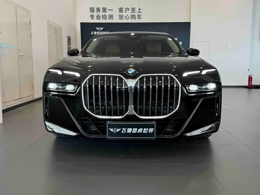 BMW 7 Series — фото 2