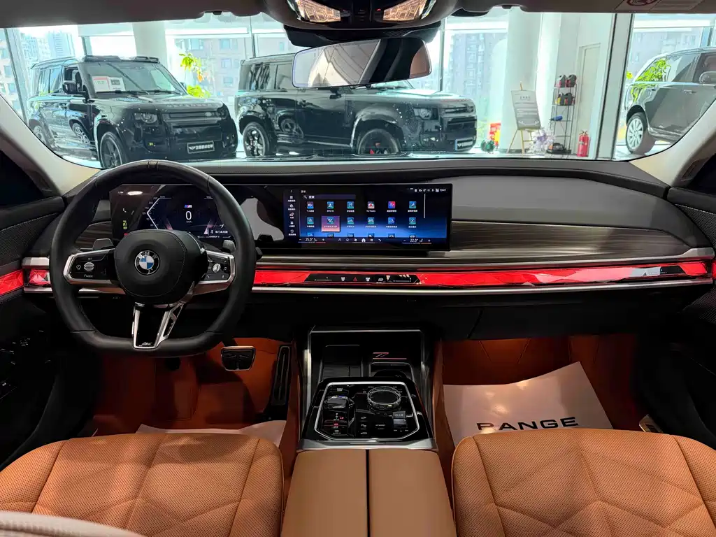 BMW 7 Series — фото 21