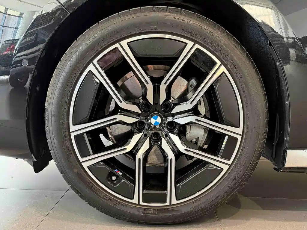BMW 7 Series — фото 4