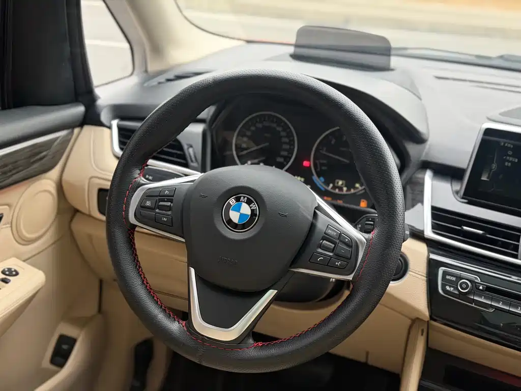 BMW 2 Series Active Tourer — фото 8