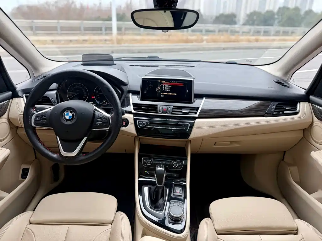 BMW 2 Series Active Tourer — фото 9
