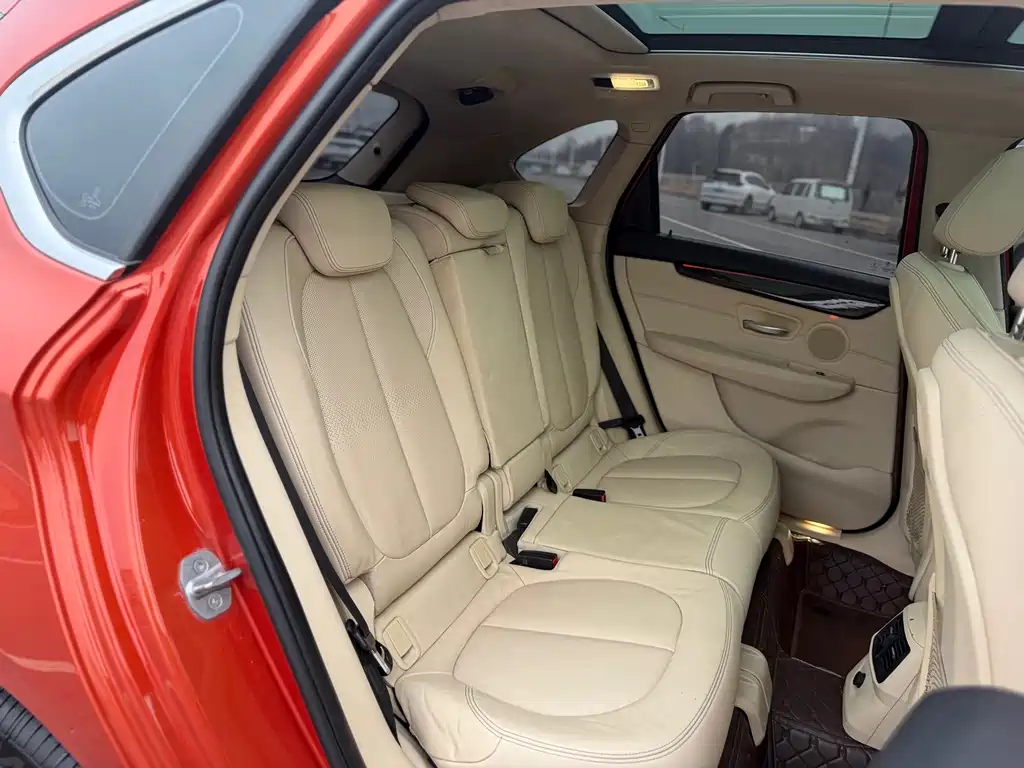 BMW 2 Series Active Tourer — фото 10