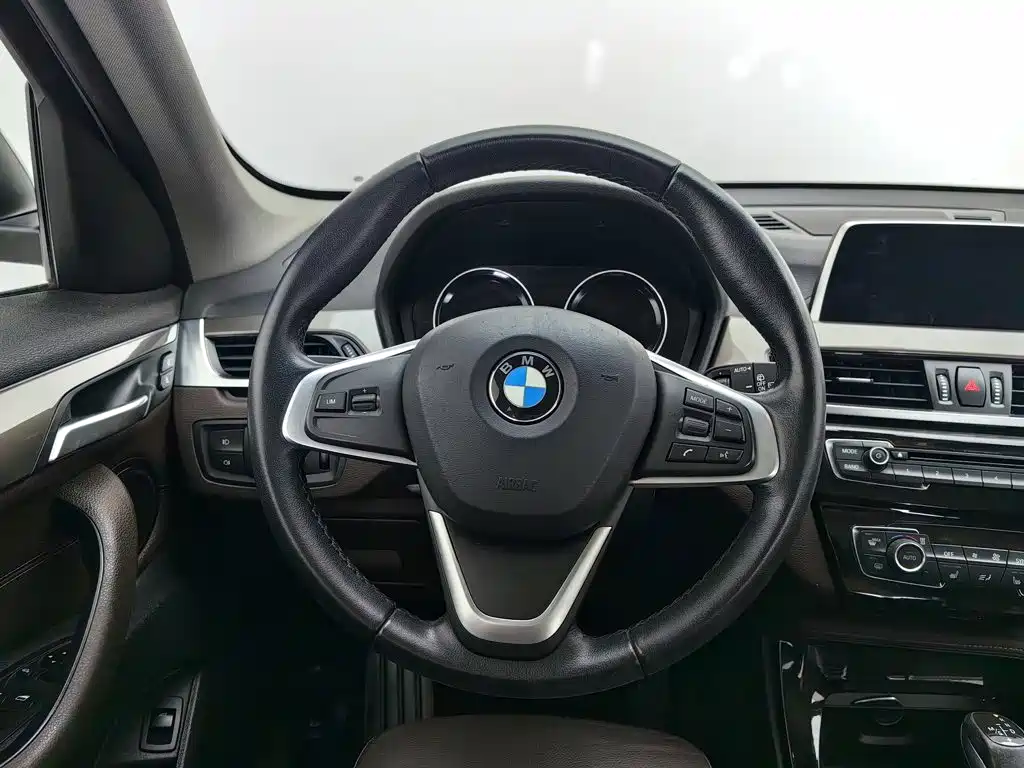 BMW X1 — фото 11