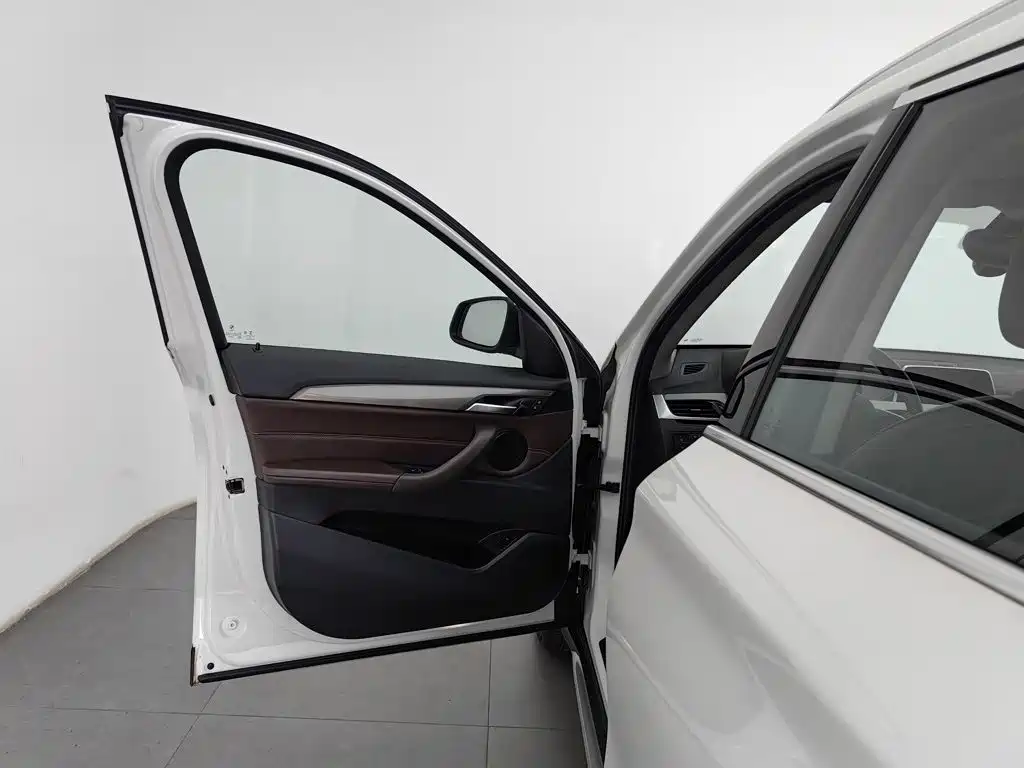 BMW X1 — фото 8