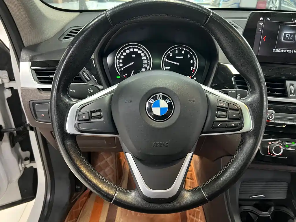 BMW X1 — фото 13