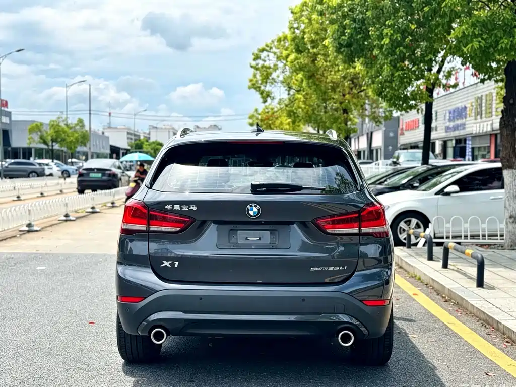 BMW X1 — фото 5