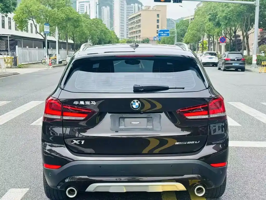 BMW X1 — фото 9