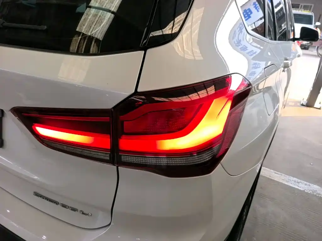 BMW X1 — фото 8