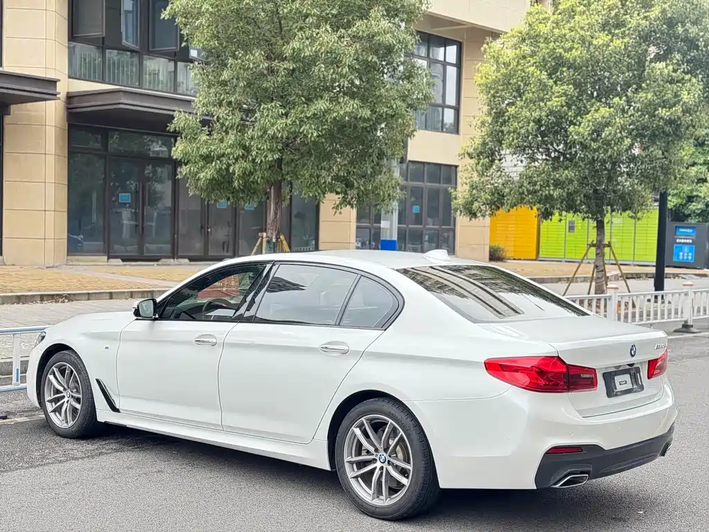 BMW 5 Series — фото 9