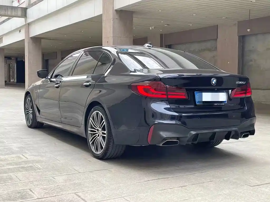 BMW 5 Series — фото 9