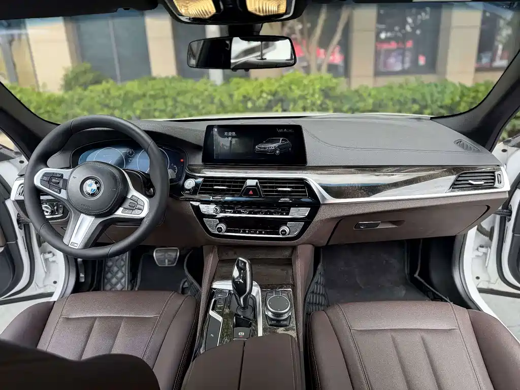 BMW 5 Series — фото 5