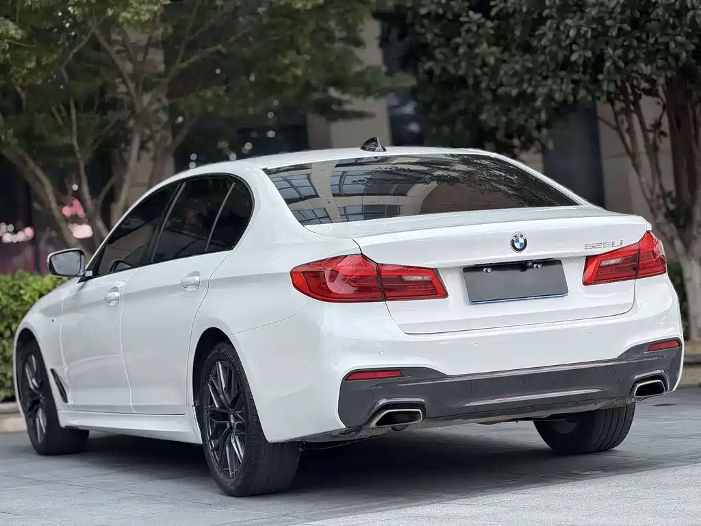 BMW 5 Series — фото 10