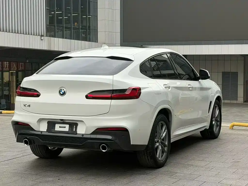 BMW X4 — фото 8