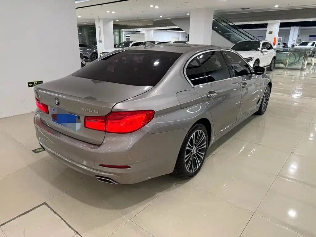 BMW 5 Series — фото 11