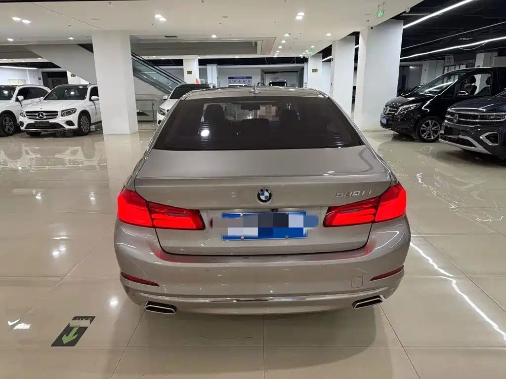 BMW 5 Series — фото 10