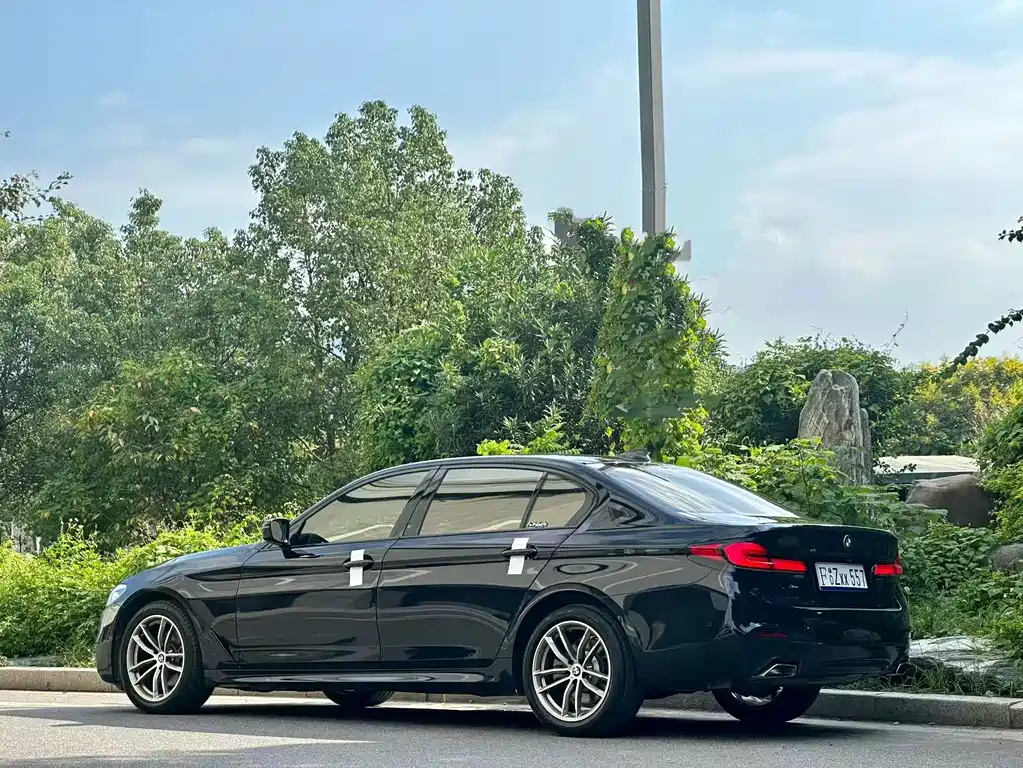BMW 5 Series — фото 4