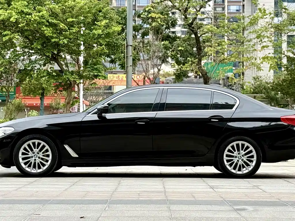 BMW 5 Series — фото 3