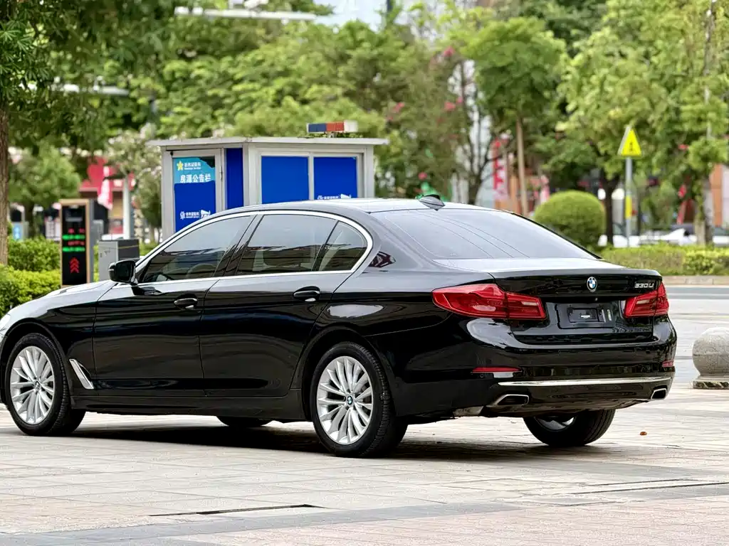 BMW 5 Series — фото 4