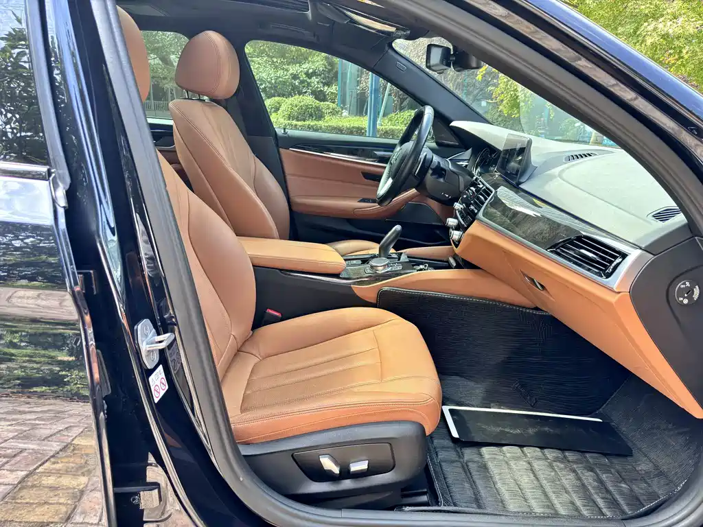 BMW 5 Series — фото 17