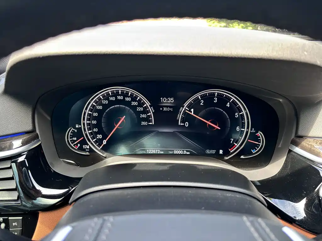 BMW 5 Series — фото 6