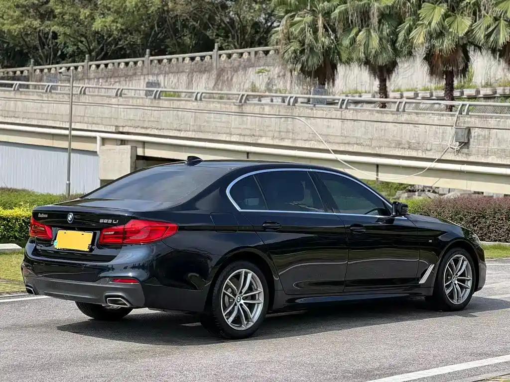 BMW 5 Series — фото 4