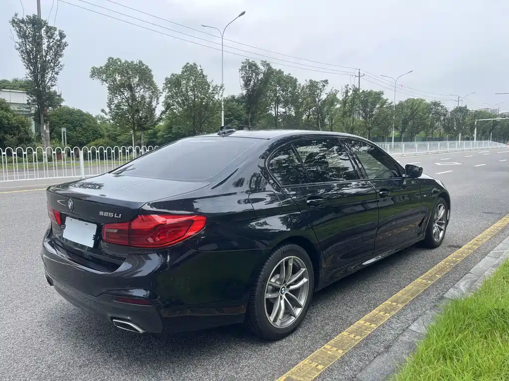 BMW 5 Series — фото 14