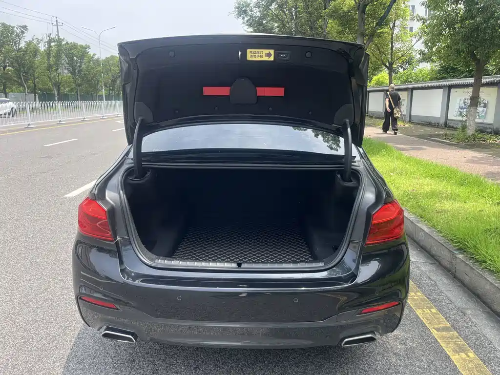 BMW 5 Series — фото 15