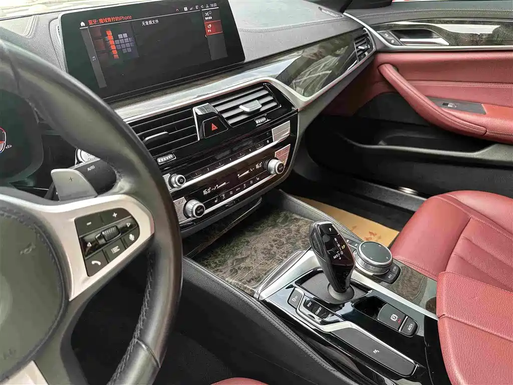 BMW 5 Series — фото 13