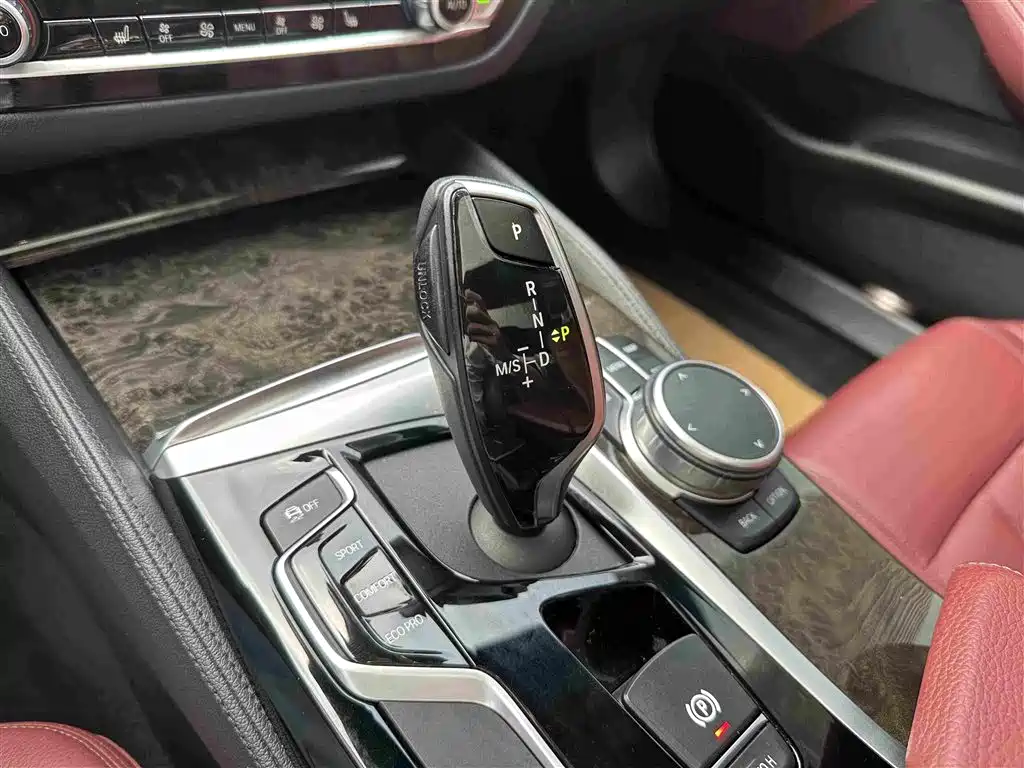 BMW 5 Series — фото 14
