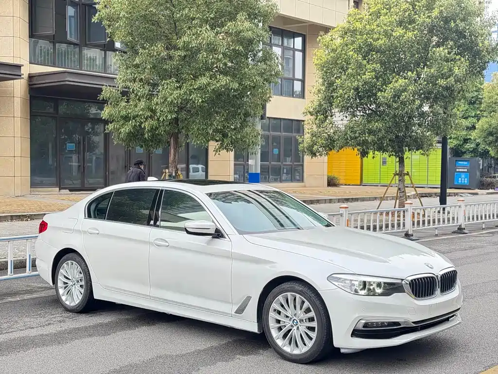 BMW 5 Series — фото 3