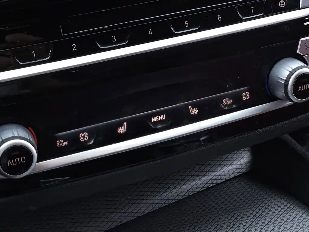 BMW 5 Series — фото 11