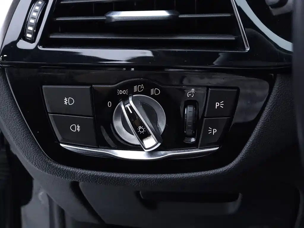 BMW 5 Series — фото 15