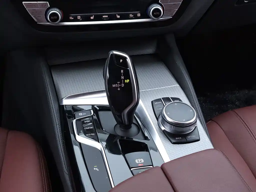 BMW 5 Series — фото 10