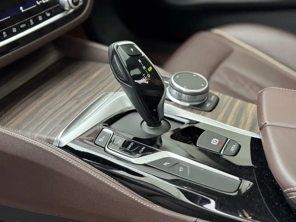 BMW 5 Series — фото 17