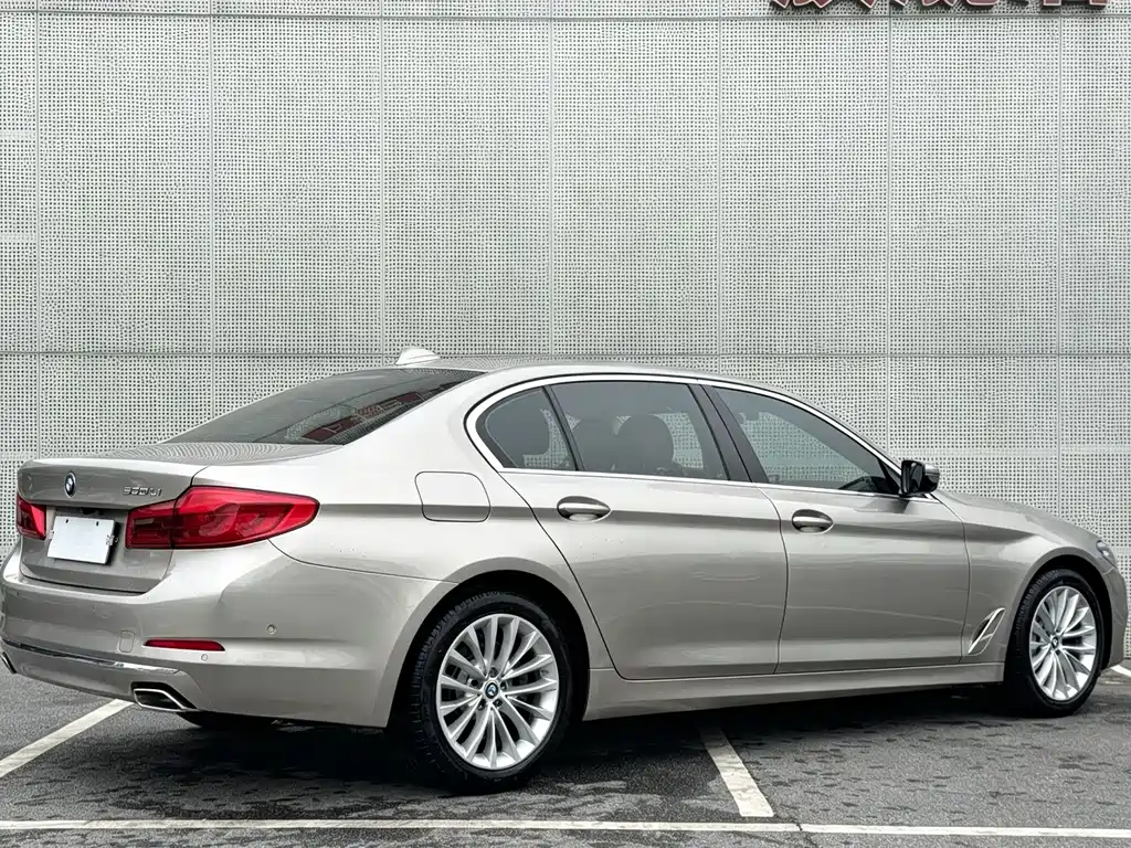 BMW 5 Series — фото 4