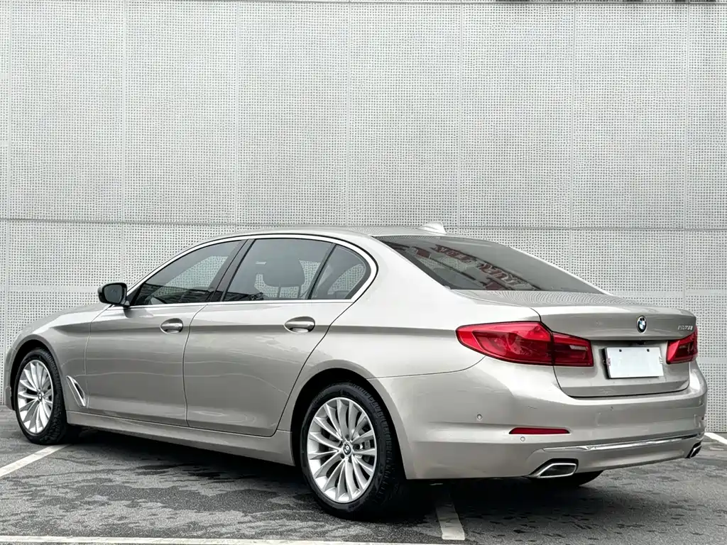 BMW 5 Series — фото 6